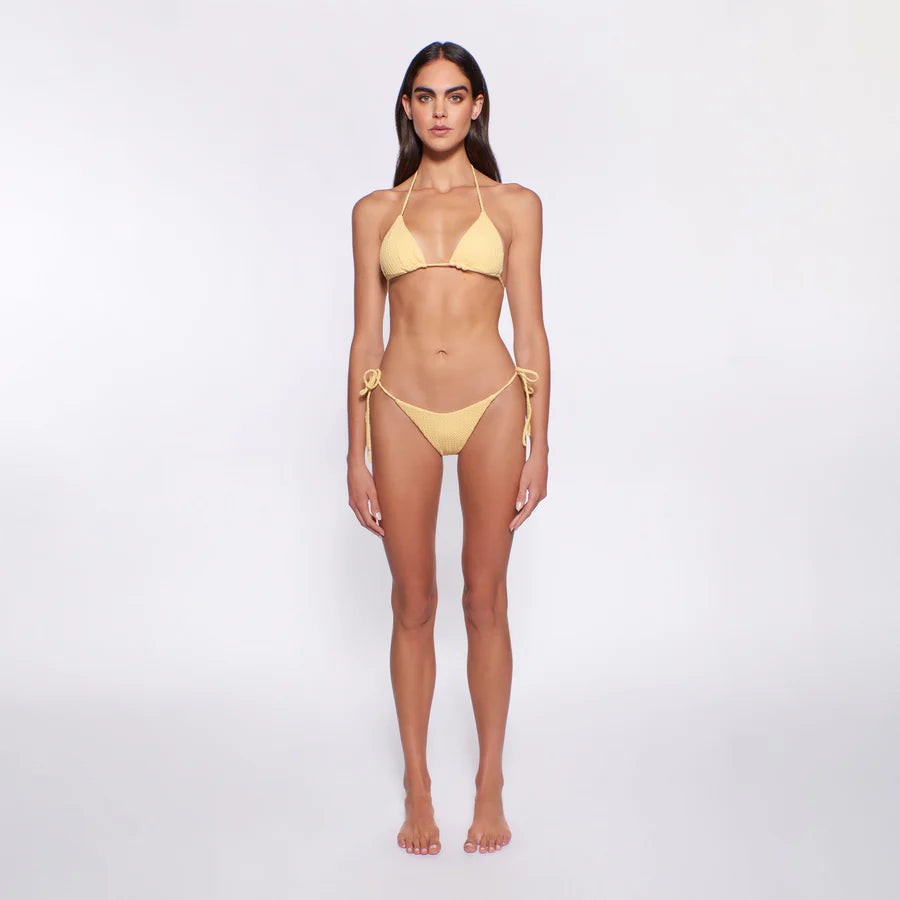 Ari | Skimpy Bottom