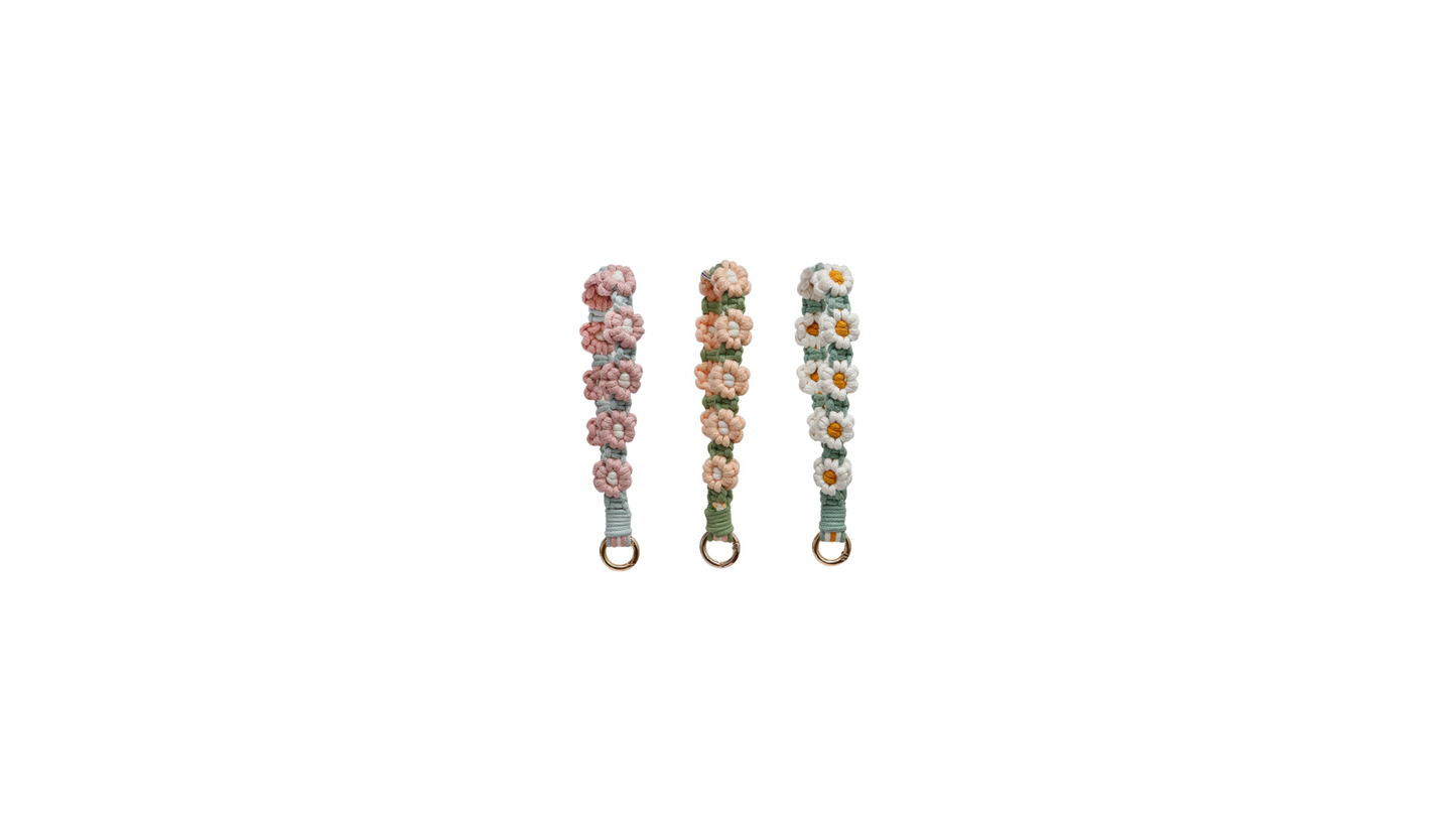 Macrame Daisy Flower Wristlet Circle Keychain