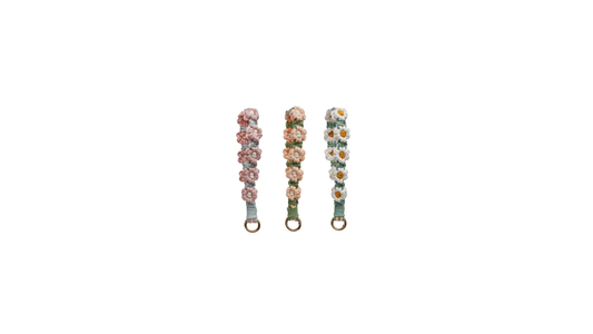 Macrame Daisy Flower Wristlet Circle Keychain